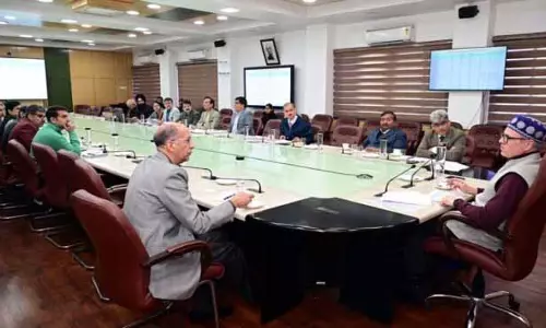 CM ने डिस्ट्रिक्ट कैपेक्स, CDF, SASCI प्रोजेक्ट्स, फिस्कल इंडिकेटर्स का रिव्यू किया