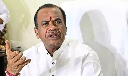 Akhanda 2 के टिकट की कीमत में बढ़ोतरी पर मंत्री कोमाटिरेड्डी वेंकटरेड्डी Akhanda 2 के टिकट की कीमत में बढ़ोतरी पर मंत्री कोमाटिरेड्डी वेंकटरेड्डी