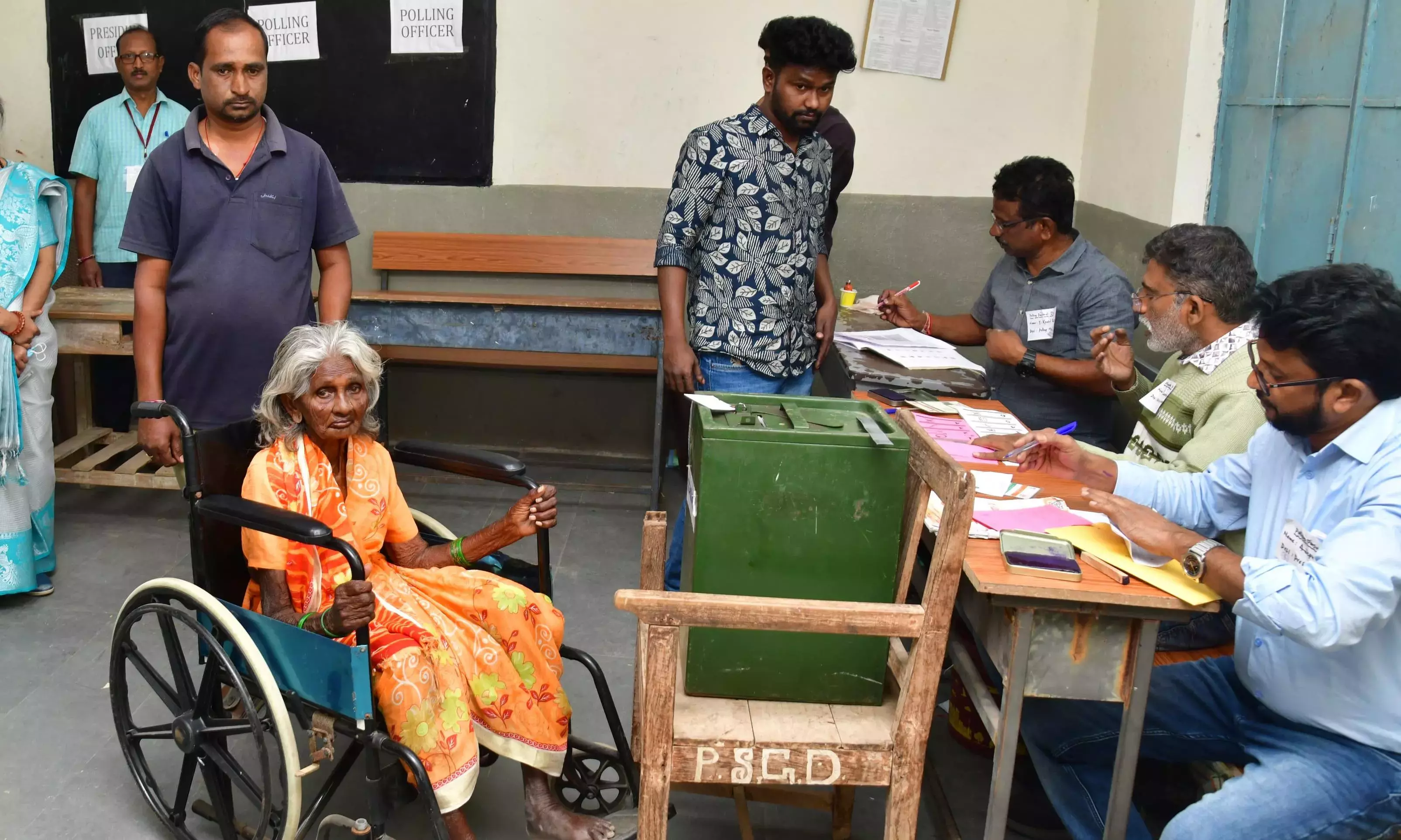 Telangana : वारंगल में पहले चरण के पंचायत चुनाव में 80% से ज़्यादा वोटिंग हुई