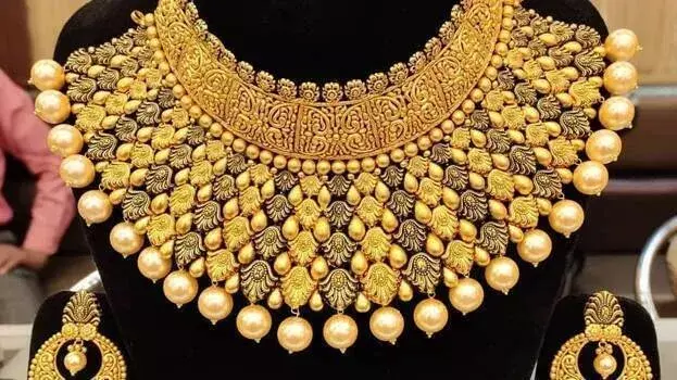 Gold की कीमत में उछाल; दो बार बढ़ोतरी, अकेले आज 1800 रुपये की बढ़ोतरी Gold की कीमत में उछाल; दो बार बढ़ोतरी, अकेले आज 1800 रुपये की बढ़ोतरी