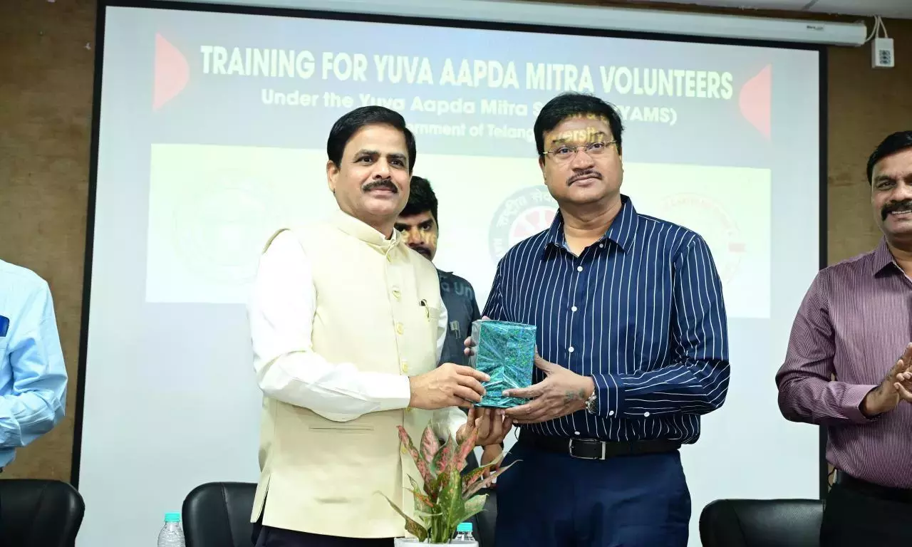 HYDRAA चीफ ने युवा आपदा मित्र प्रोग्राम में युवाओं से जनहित में सेवा करने की अपील की HYDRAA चीफ ने युवा आपदा मित्र प्रोग्राम में युवाओं से जनहित में सेवा करने की अपील की