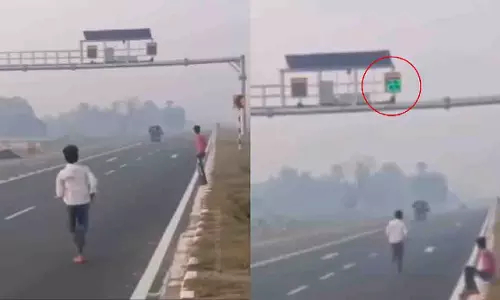 नेशनल हाईवे पर अपनी दौड़ की स्पीड मापते दिखा युवा