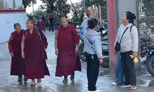 निर्वासित तिब्बतियों ने दलाई लामा के पुनर्जन्म में चीनी हस्तक्षेप का विरोध किया निर्वासित तिब्बतियों ने दलाई लामा के पुनर्जन्म में चीनी हस्तक्षेप का विरोध किया