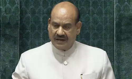 Lok Sabha ने 2001 संसद हमले में शहीद हुए सुरक्षाकर्मियों को दी श्रद्धांजलि Lok Sabha ने 2001 संसद हमले में शहीद हुए सुरक्षाकर्मियों को दी श्रद्धांजलि