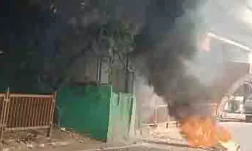 Lalghati फ्लाईओवर के नीचे कचरे में आग लगने से भीषण आग लग गई
