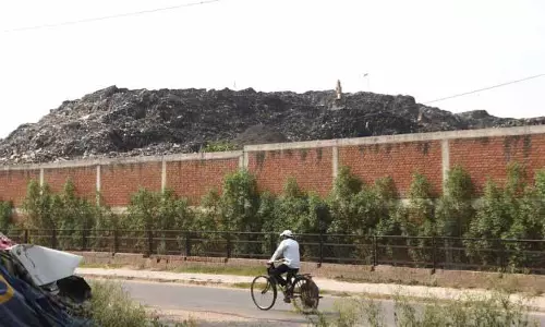 Chandigarh के दादूमाजरा डंप में अभी भी 55,000 मीट्रिक टन कचरा पड़ा है, सरकार ने लोकसभा में कहा Chandigarh के दादूमाजरा डंप में अभी भी 55,000 मीट्रिक टन कचरा पड़ा है, सरकार ने लोकसभा में कहा