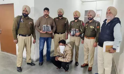 Police ने सीमा पार हथियार सप्लाई करने वाले मॉड्यूल का भंडाफोड़ किया, मुख्य ऑपरेटिव गिरफ्तार Police ने सीमा पार हथियार सप्लाई करने वाले मॉड्यूल का भंडाफोड़ किया, मुख्य ऑपरेटिव गिरफ्तार