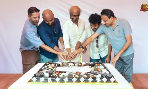 सुपरस्टार Rajinikanth ने जेलर 2 के सेट पर मनाया 75वां जन्मदिन सुपरस्टार Rajinikanth ने जेलर 2 के सेट पर मनाया 75वां जन्मदिन