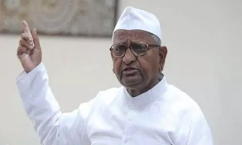 Anna Hazare गुस्से में: क्या संत पेड़ पर ही रहेंगे? Anna Hazare गुस्से में: क्या संत पेड़ पर ही रहेंगे?