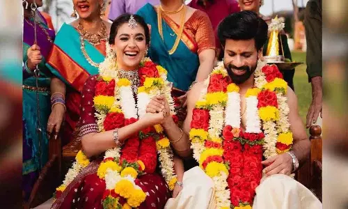 Keerthy Suresh एंटनी थट्टिल की पहली शादी की सालगिरह का वीडियो आया Keerthy Suresh एंटनी थट्टिल की पहली शादी की सालगिरह का वीडियो आया