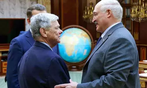 US दूत Minsk पहुंचे, लुकाशेंको से कैदियों की रिहाई पर बातचीत US दूत Minsk पहुंचे, लुकाशेंको से कैदियों की रिहाई पर बातचीत
