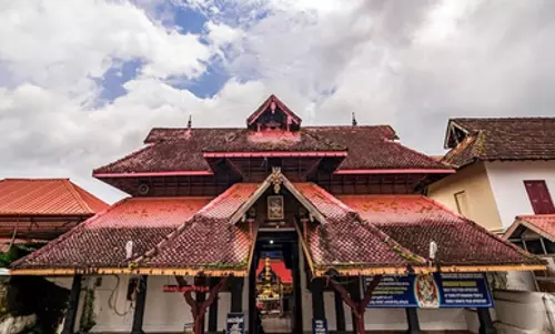 केरल का वो मंदिर, जहां 8 रूप में हैं शिव, निकलता है साढ़े सात स्वर्ण हाथियों का जुलूस