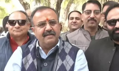 जम्मू-कश्मीर में अवैध रूप से रह रहे बांग्लादेशी नागरिकों के खिलाफ कार्रवाई जरूरी: विक्रम रंधावा जम्मू-कश्मीर में अवैध रूप से रह रहे बांग्लादेशी नागरिकों के खिलाफ कार्रवाई जरूरी: विक्रम रंधावा