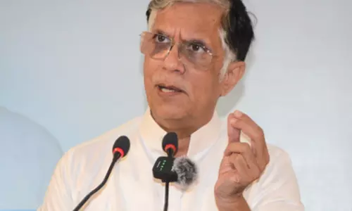 Pawan Khera की पोस्ट पर मीडिया डील मामले में 100 करोड़ का नोटिस जारी