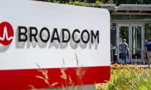 निवेशकों द्वारा AI से ज़्यादा फ़ायदा चाहने के बाद Broadcom के शेयर गिरे