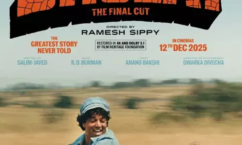 री-रिलीज शोले को देख बोले दर्शक, हर फ्रेम में महसूस हुई धर्मेंद्र की कमी री-रिलीज शोले को देख बोले दर्शक, हर फ्रेम में महसूस हुई धर्मेंद्र की कमी