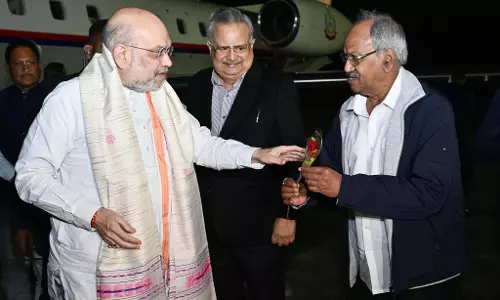 एयरपोर्ट पर सांसद बृजमोहन अग्रवाल ने केंद्रीय गृहमंत्री अमित शाह का किया स्वागत