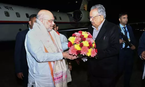 विधानसभा अध्यक्ष डॉ. रमन सिंह ने केंद्रीय गृह मंत्री अमित शाह का किया स्वागत विधानसभा अध्यक्ष डॉ. रमन सिंह ने केंद्रीय गृह मंत्री अमित शाह का किया स्वागत