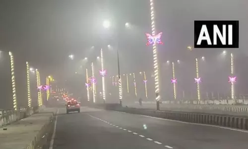 लखनऊ में घने कोहरे ने बढ़ाई ठंड, यातायात और जनजीवन प्रभावित
