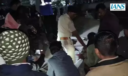 रेलवे स्टेशन पर पुराने टिकट कार्यालय की ध्वस्ति के दौरान सीढ़ी गिरने से एक मजदूर की मौत