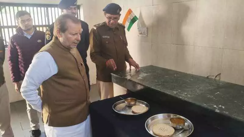 जेल मंत्री ने Sonipat में जिला जेल का निरीक्षण किया जेल मंत्री ने Sonipat में जिला जेल का निरीक्षण किया