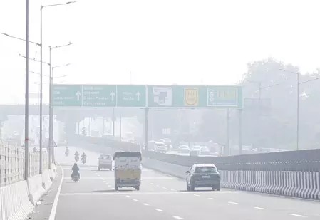 एनसीआर में पारा गिरते ही बढ़ा प्रदूषण, कई इलाकों में एक्यूआई 400 के पार, पूरा इलाका गैस चेंबर में तब्दील एनसीआर में पारा गिरते ही बढ़ा प्रदूषण, कई इलाकों में एक्यूआई 400 के पार, पूरा इलाका गैस चेंबर में तब्दील
