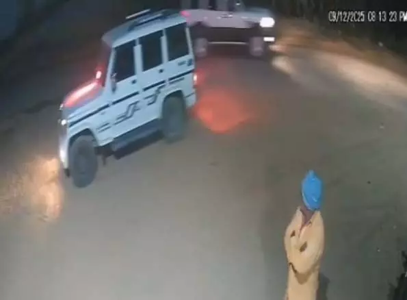 किसान से वसूली, डरा-धमका रहा फारेस्ट गार्ड किसान से वसूली, डरा-धमका रहा फारेस्ट गार्ड