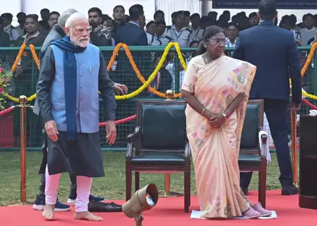 आंध्र प्रदेश बस हादसा: राष्ट्रपति और प्रधानमंत्री ने हादसे पर जताया दुख, अनुग्रह राशि का ऐलान आंध्र प्रदेश बस हादसा: राष्ट्रपति और प्रधानमंत्री ने हादसे पर जताया दुख, अनुग्रह राशि का ऐलान