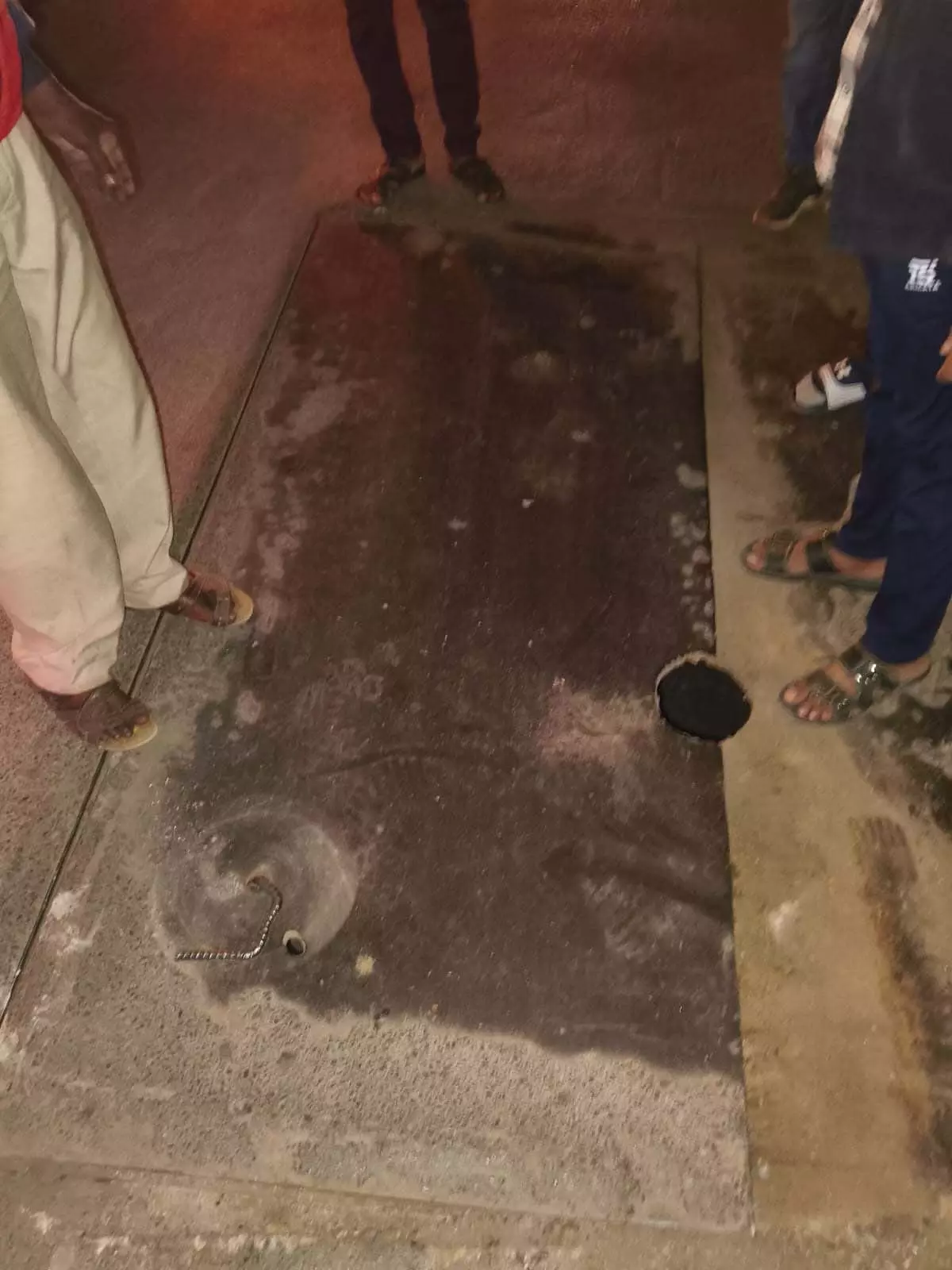 सड्डू-उरकुरा रोड में निगम की सतर्कता से टला बड़ा हादसा सड्डू-उरकुरा रोड में निगम की सतर्कता से टला बड़ा हादसा