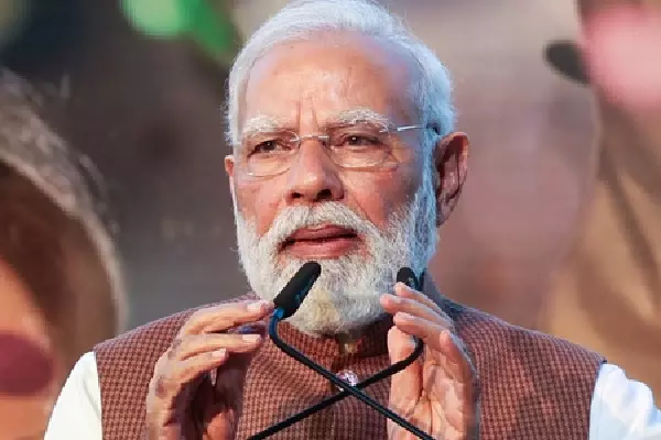 PM मोदी ने आंध्र बस हादसे के पीड़ित परिवारों को राहत राशि दी PM मोदी ने आंध्र बस हादसे के पीड़ित परिवारों को राहत राशि दी