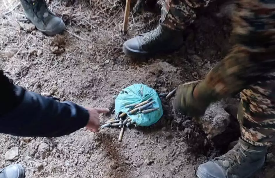 Jammu-Kashmir: CRPF को सर्च ऑपरेशन में बड़ी कामयाबी, गोला-बारूद बरामद Jammu-Kashmir: CRPF को सर्च ऑपरेशन में बड़ी कामयाबी, गोला-बारूद बरामद