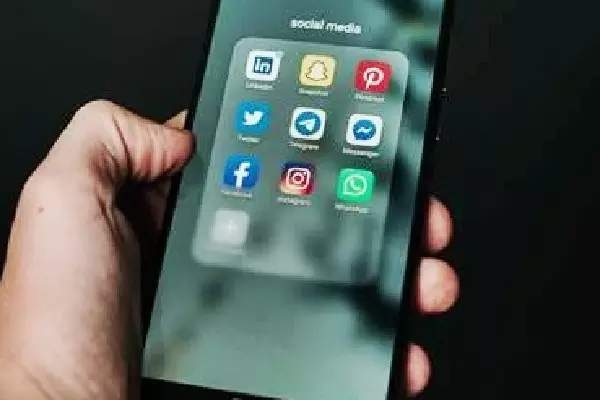 Reddit ने ऑस्ट्रेलिया के अंडर-16 सोशल मीडिया बैन के खिलाफ हाई कोर्ट में चुनौती दी Reddit ने ऑस्ट्रेलिया के अंडर-16 सोशल मीडिया बैन के खिलाफ हाई कोर्ट में चुनौती दी