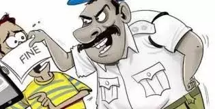 Up News: स्टंटबाजी पड़ी काफी महंगी,पुलिस ने युवक पर ठोका 19,000 का चालान Up News: स्टंटबाजी पड़ी काफी महंगी,पुलिस ने युवक पर ठोका 19,000 का चालान