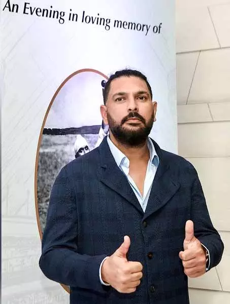 भारत के 2007 T20, 2011 पचास ओवर के वर्ल्ड कप हीरो Yuvraj Singh 43 साल के हो गए भारत के 2007 T20, 2011 पचास ओवर के वर्ल्ड कप हीरो Yuvraj Singh 43 साल के हो गए