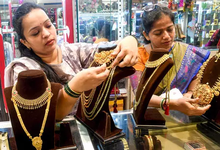 क्रिसमस से पहले भारत में बने रत्नों और आभूषणों की मांग बढ़ी, नवंबर में निर्यात में 19 प्रतिशत का इजाफा हुआ क्रिसमस से पहले भारत में बने रत्नों और आभूषणों की मांग बढ़ी, नवंबर में निर्यात में 19 प्रतिशत का इजाफा हुआ