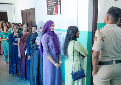 Kerala में लोकल बॉडी चुनाव के नतीजों का इंतज़ार, वोटिंग में गिरावट का माहौल Kerala में लोकल बॉडी चुनाव के नतीजों का इंतज़ार, वोटिंग में गिरावट का माहौल