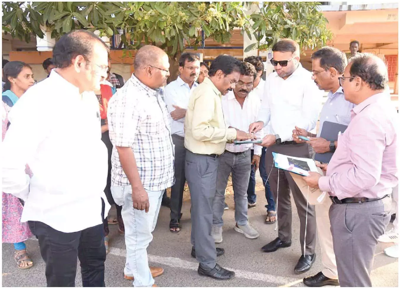 Andhra: MA&UD ने एन्युइटी मॉडल सड़कों के विकास को मंजूरी दी Andhra: MA&UD ने एन्युइटी मॉडल सड़कों के विकास को मंजूरी दी