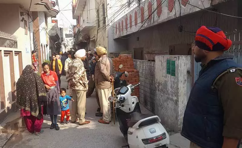 कांग्रेस MLA ने जालंधर में नींव के पत्थर गिराने की धमकी दी कांग्रेस MLA ने जालंधर में नींव के पत्थर गिराने की धमकी दी