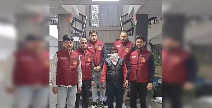 पुलिस ने 11 साल पुराना मर्डर केस सुलझाया, फरार आरोपी गिरफ्तार पुलिस ने 11 साल पुराना मर्डर केस सुलझाया, फरार आरोपी गिरफ्तार