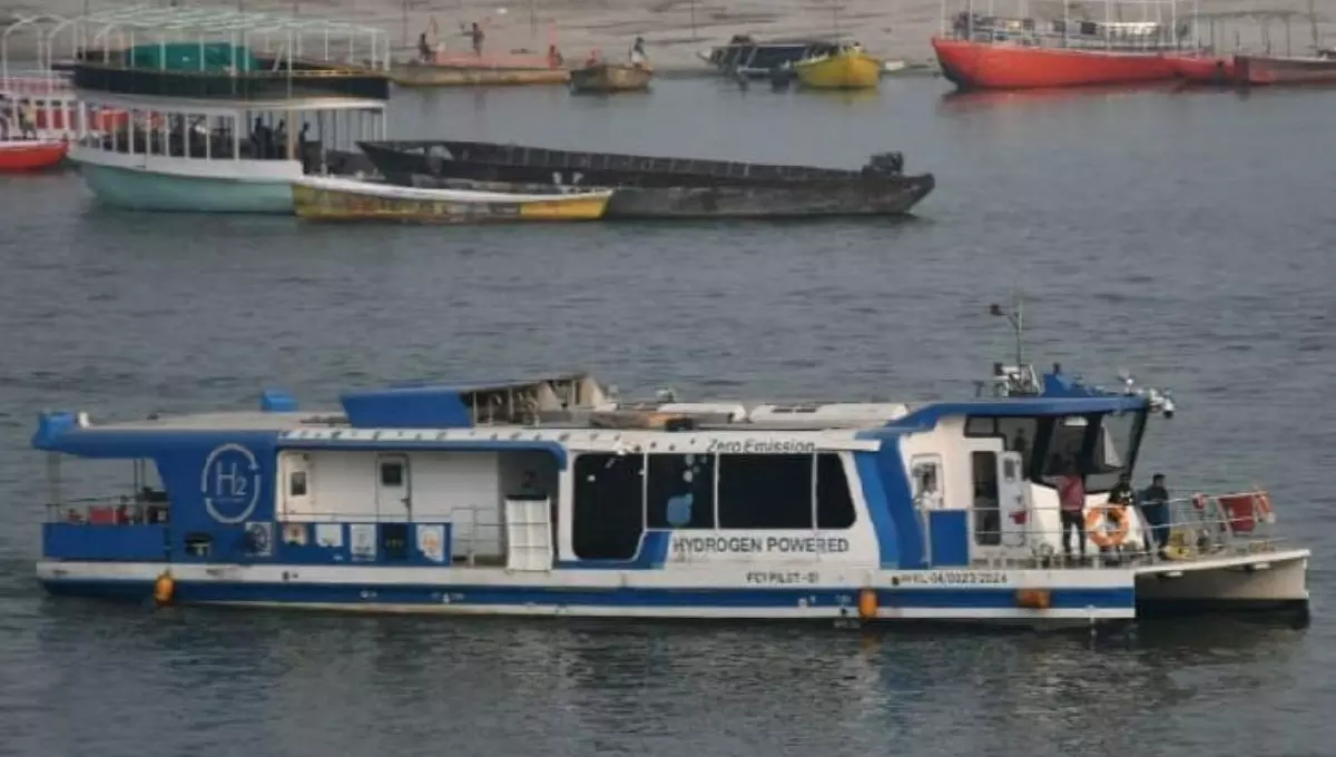 Varanasi में पहले स्वदेशी हाइड्रोजन फ्यूल सेल यात्री जहाज की सेवा शुरू Varanasi में पहले स्वदेशी हाइड्रोजन फ्यूल सेल यात्री जहाज की सेवा शुरू