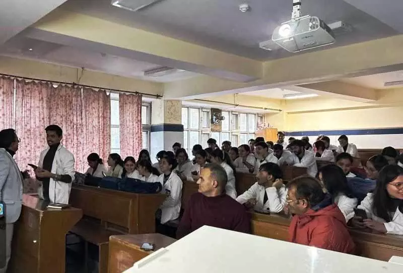 शिमला डेंटल कॉलेज के छात्रों को AI में हैंड्स-ऑन ट्रेनिंग मिली शिमला डेंटल कॉलेज के छात्रों को AI में हैंड्स-ऑन ट्रेनिंग मिली