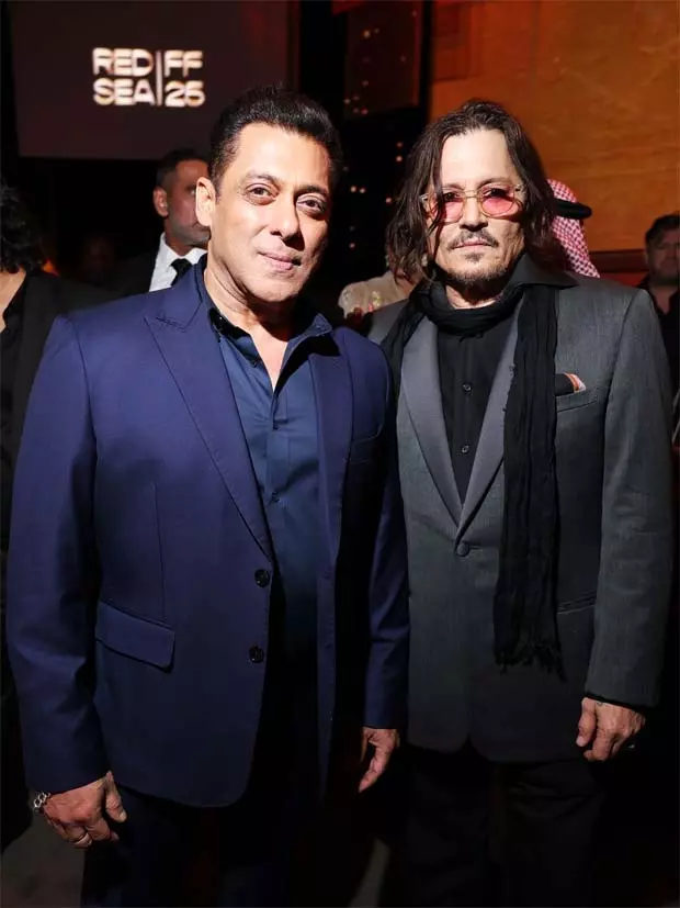 Salman Khan और जॉनी डेप ने रेड सी फिल्म फेस्टिवल में एक साथ फोटो खिंचवाई Salman Khan और जॉनी डेप ने रेड सी फिल्म फेस्टिवल में एक साथ फोटो खिंचवाई