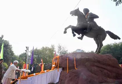 J&K के एलजी ने महान योद्धा जोरावर सिंह को श्रद्धांजलि दी J&K के एलजी ने महान योद्धा जोरावर सिंह को श्रद्धांजलि दी