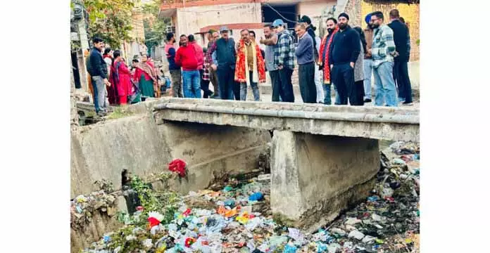 Vikram Randhawa ने नानक नगर का गहन दौरा किया Vikram Randhawa ने नानक नगर का गहन दौरा किया