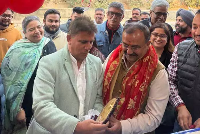 आईटी पेशेवरों ने डेयरी फार्म ‘Khara Khet’ शुरू किया आईटी पेशेवरों ने डेयरी फार्म ‘Khara Khet’ शुरू किया