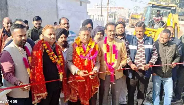 MLA ने कठुआ में 50 लाख रुपये के नाले के निर्माण का शुभारंभ किया MLA ने कठुआ में 50 लाख रुपये के नाले के निर्माण का शुभारंभ किया