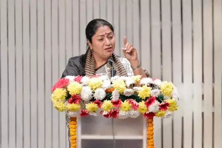 हमारी सरकार ने 1984 के दंगा प्रभावित परिवारों के जख्मों पर मरहम लगाने का काम किया: रेखा गुप्ता हमारी सरकार ने 1984 के दंगा प्रभावित परिवारों के जख्मों पर मरहम लगाने का काम किया: रेखा गुप्ता