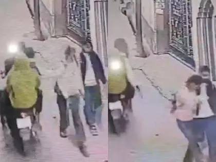 कोचिंग सेंटर से लौट रही लड़कियों के साथ बाइक सवार तीन लोगों ने छेड़छाड़ की कोचिंग सेंटर से लौट रही लड़कियों के साथ बाइक सवार तीन लोगों ने छेड़छाड़ की