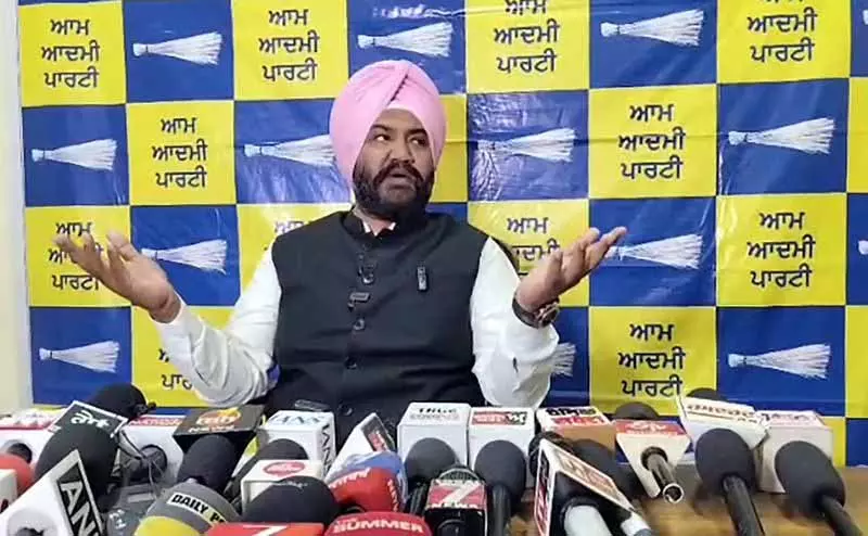 Amritsar: आम आदमी पार्टी ने सुखबीर के धमकाने के दावे को खारिज किया Amritsar: आम आदमी पार्टी ने सुखबीर के धमकाने के दावे को खारिज किया