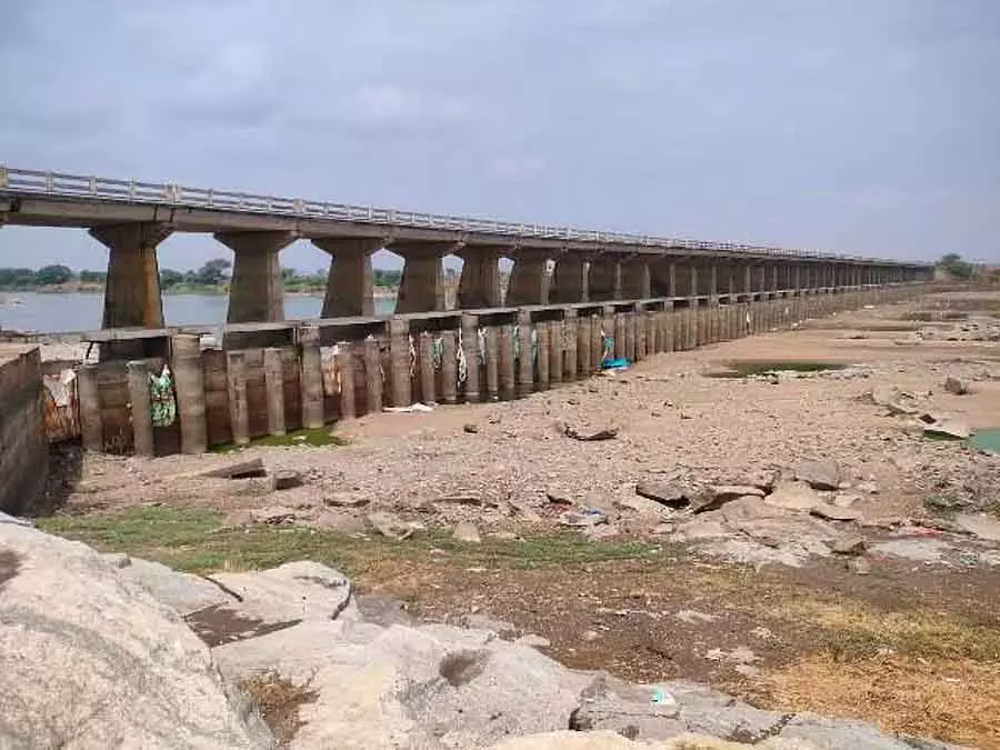 कंडाली ब्रिज कंपनी बैराज: जंग लगे गेट को बदलने के लिए ₹75 करोड़ कंडाली ब्रिज कंपनी बैराज: जंग लगे गेट को बदलने के लिए ₹75 करोड़